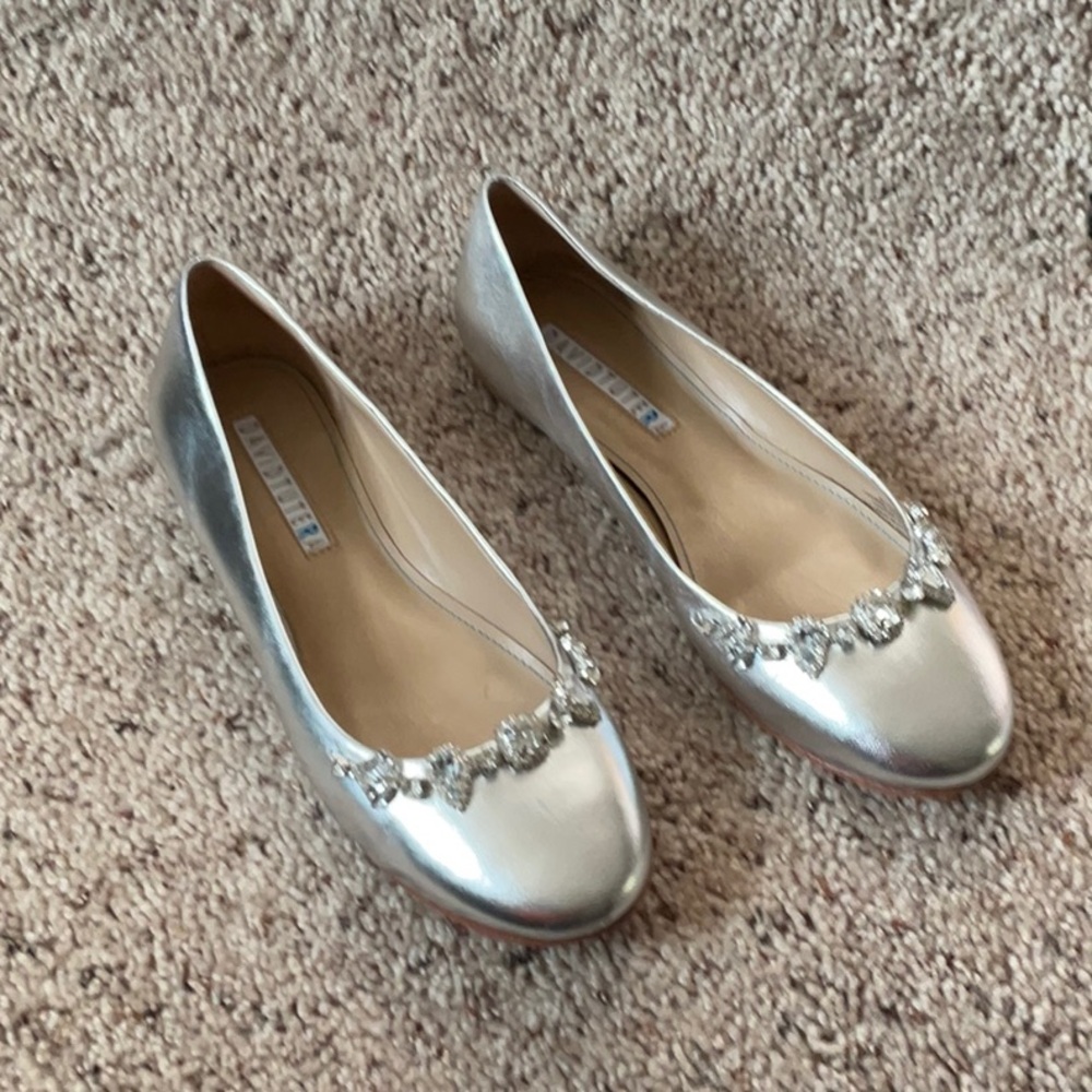 Women’s silver slipper shoes by David Tutera 6.5 M